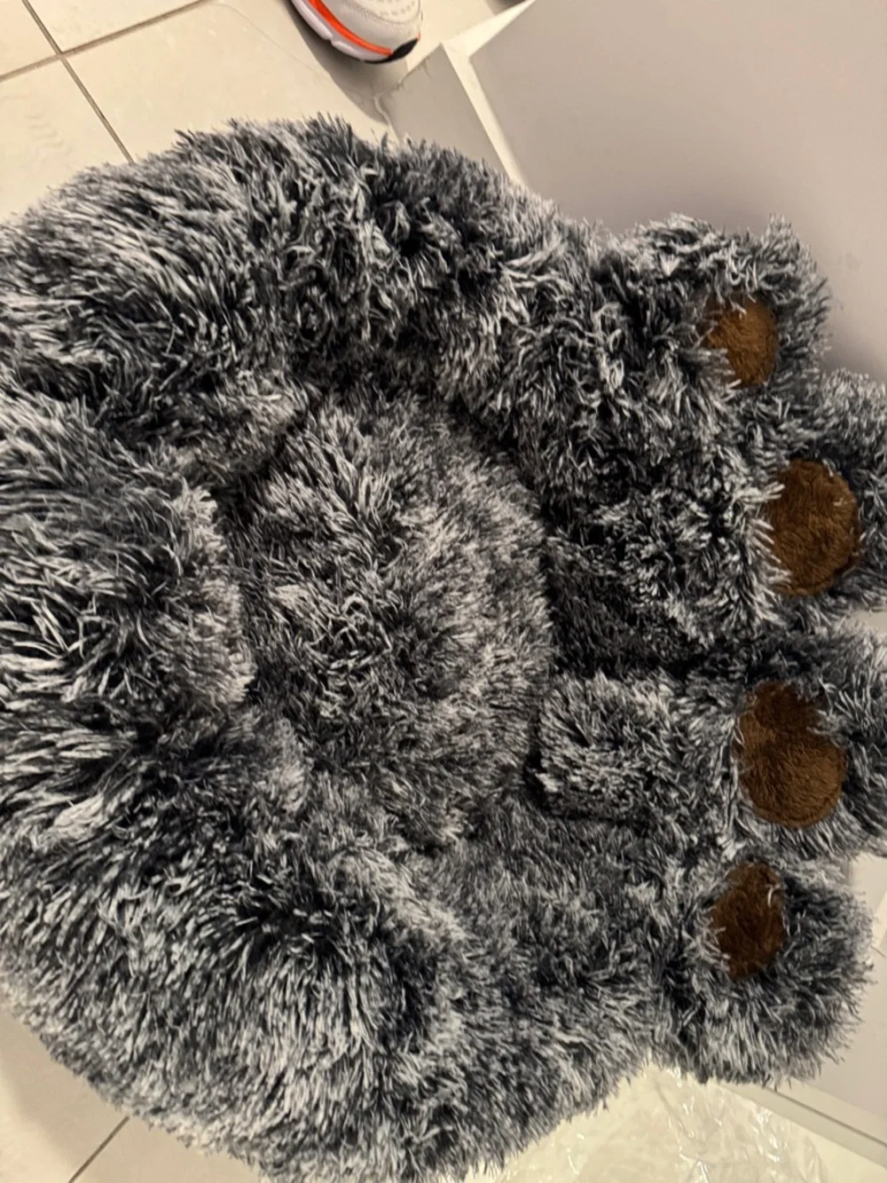 Plush Gray Faux Fur Paw-Shaped Pet Bed